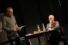 Paweł Próchniak podczas odczytu na spotkaniu z Dariuszem Czają
