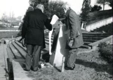 Symcha Wajs podczas odsłonięcia tablicy ku czci Żyd&oacute;w lubelskich