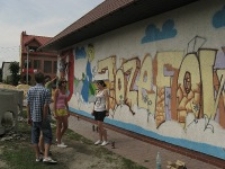 Malowanie graffiti podczas festiwalu Śladami Singera w J&oacute;zefowie.