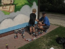 Malowanie graffiti podczas festiwalu Śladami Singera w J&oacute;zefowie.