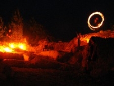 Fire Show w kamieniołomach w Józefowie podczas festiwalu Śladami Singera