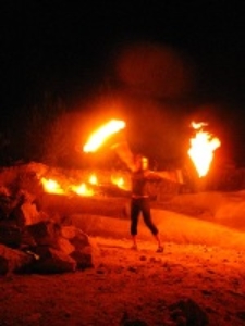 Fire Show w kamieniołomach w Józefowie podczas festiwalu Śladami Singera