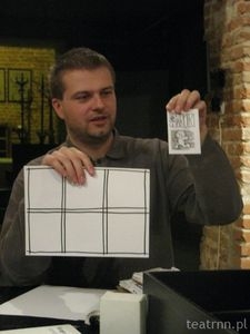 Maciej Pałka prowadzący warsztaty komiksu realizowane w ramach projektu "Ocalić od zapomnienia - Krystyna Modrzewska"