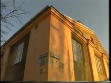 Fragment filmu "Ulicami Lublina": budynek przy rogu ulicy Poniatowskiego i al. Raclawickich