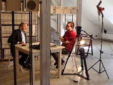 Henryk Wujec podczas nagrywania Historii M&oacute;wionych w Ośrodku "Brama Grodzka - Teatr NN"