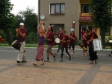 Korowód festiwalu Śladami Singera w Józefowie