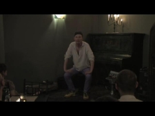 Fragment występu Jarosława Kaczmarka podczas Wędrownych spotkań z opowieścią w 2010 roku