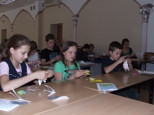 Zaczarowany Lublin 2013 - młodzież przygotowuje wycinankę lubelską