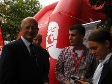 Prezydent Krzysztof Żuk na stoisku promocyjnym Miasta Lublin podczas Festiwalu Partnerstwa we Lwowie