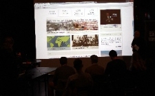 Prezentacja strony internetowej Programu Historia M&oacute;wiona podczas konferencji prasowej