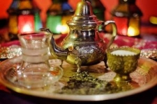 Arabska tradycyjna cukiernica i tygiel do kawy