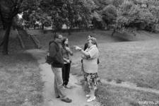 Teresa Barańska na miejscu egzekucji dzieci żydowskich na Tatarach