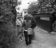 Teresa Barańska w trakcie nagrania relacji m&oacute;wionej