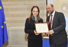 Przewodniczący Parlamentu Europejskiego Martin Hainz i Joanna Zętar podczas uroczystości wręczenia Europejskiej Nagrody Obywatelskiej