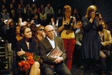 Zastępca Prezydenta Miasta Lublin - Katarzyna Mieczkowska-Czerniak i dyrektor Ośrodka - Tomasz Pietrasiewicz podczas uroczystości wręczenia Europejskiej Nagrody Obywatelskiej.