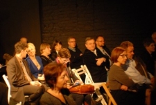 Publiczność zgromadzona na uroczystości wręczenia Ośrodkowi "Brama Grodzka - Teatr NN" Europejskiej Nagrody Obywatelskiej.