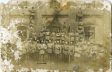 Hermenegild Benesz wsr&oacute;d strażak&oacute;w