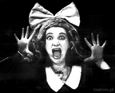 Barbara Michałowska-Rozhin w spektaklu &bdquo;Elżbieta Bam&rdquo; Teatru Gong 2