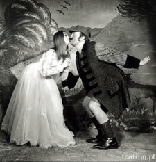 Scena ze spektaklu &bdquo;Kłusownicy&rdquo; Teatru Gong 2