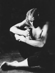 Jerzy Leszczyński podczas pr&oacute;by do spektaklu "Warianty"