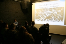 Wykład Jakuba Chmielewskiego przygotowujący młodzież do wzięcia udziału w Misterium Pamięci "Ocalone Losy" 2013