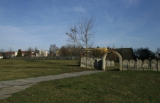 Fragment ogrodzenia północnej części nowego cmentarza żydowskiego w Lublinie