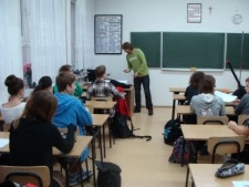 Maciej Pałka prowadzi warsztaty komiksu w ramach projektu Historia zamknięta w mieszkaniu. Opowieści o PRL