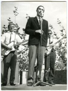 Występ zespołu "Wesoła Dziewiątka"