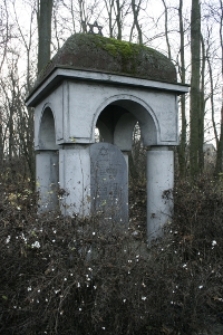 Ohel na cmentarzu żydowskim w Głusku