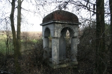 Ohel na cmentarzu żydowskim w Głusku