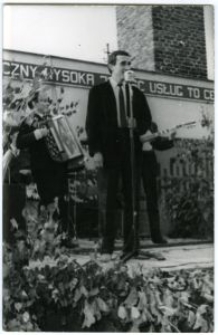 Występ zespołu "Wesoła Dziewiątka"