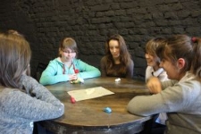 Młodzież podczas spotkania "Jedna Brama - Dwa Święta"