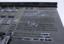 Mural na ścianie Gimnazjum nr 9 w Lublinie z wierszem Andrzeja Sosnowskiego