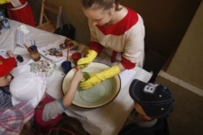 Czerpanie papieru w Bramie Grodzkiej