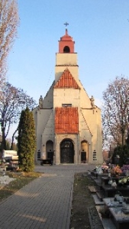 Kaplica-kościół na cmentarzu przy ul. Unickiej. Fasada