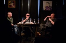 Marcin Świetlicki (w środku) podczas wieczoru autorskiego na Festiwalu Miasto Poezji 2013