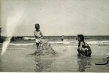 Alex Dancyg z siostrą Edytą podczas wakacji w Ustce