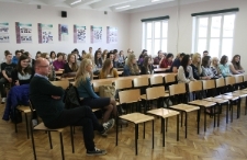 Uczniowie w Zespole Szk&oacute;ł Vetter&oacute;w - spotkanie z Aleksem Dancygiem.