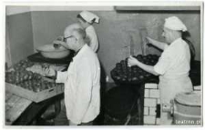 Produkcja pączk&oacute;w z Zakładzie Cukierniczym w Lublinie