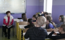 Batszewa Dagan i dzieci ze Szkoły Podstawowej im. Bolesława Chrobrego w Lublinie