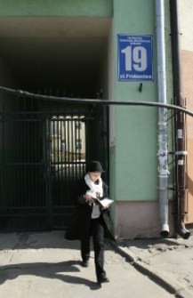 Nagranie - Henryk Dejczer przed swoim domem.