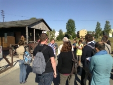 Robert Kuwałek oprowadza grupę nauczycieli - Memorial de la Shoah.