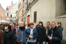 Edukacyjny spacer z Robertem Kuwałkiem ulicą Złotą