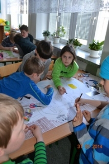 Dzieci z SP nr 50 projektują swoje plany średniowiecznego miasta