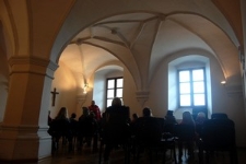 Uczniowie zwiedzają klasztor oo. Dominikan&oacute;w