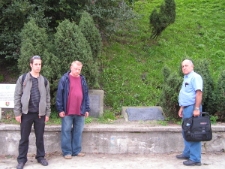 Robert Kuwałek z rodziną Schek w miejscu gdzie stała Wielka Synagoga. Lublin.