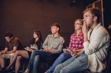 Studenci Wydziału Politologii UMCS podczas warsztat&oacute;w "Remiks dokumentalny"