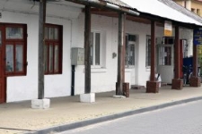 Wojsławice, arcade buildings at the west side of the Market square