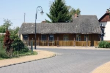 Wojsławice, Dom Szewca Fawki, przykład architektury podcieniowej