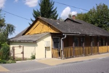 Wojsławice, Dom Szewca Fawki, przykład architektury podcieniowej